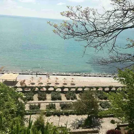 Guest House Balchik 民宿 *